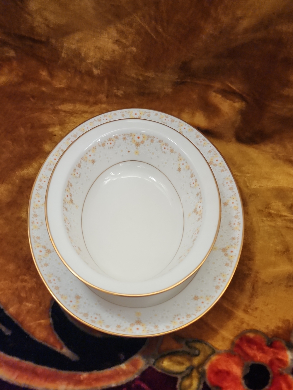 Noritake Gold Rim Painted  Floral Edge Serving Bowl And Plate Set Ivory China